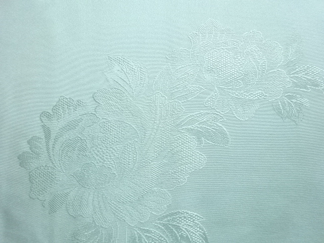  菊模様織出し色無地着物